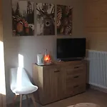 Σπίτι διακοπών Aglichalet Bosco-vasca Idromassaggio Privata, Condivisa Tra I Due Chalet, Con Parcheggio Privato Gratuito E Colonnina Ricarica Auto Veloce Con Supplemento Domodossola