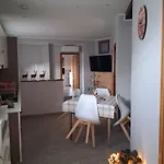 Σπίτι διακοπών Aglichalet Bosco-vasca Idromassaggio Privata, Condivisa Tra I Due Chalet, Con Parcheggio Privato Gratuito E Colonnina Ricarica Auto Veloce Con Supplemento Domodossola