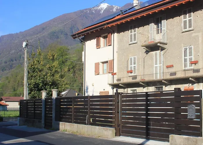 Nyaraló Aglichalet Bosco-Vasca Idromassaggio Privata, Condivisa Tra I Due Chalet, Con Parcheggio Privato Gratuito E Colonnina Ricarica Auto Veloce Con Supplemento Domodossola
